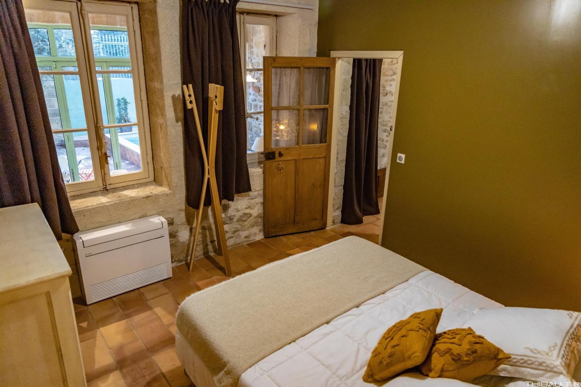 La Demeure Bed And Breakfast Aubais Bagian luar foto