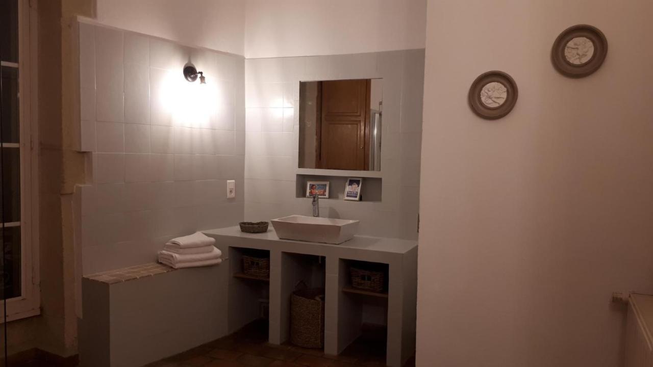 La Demeure Bed And Breakfast Aubais Bagian luar foto