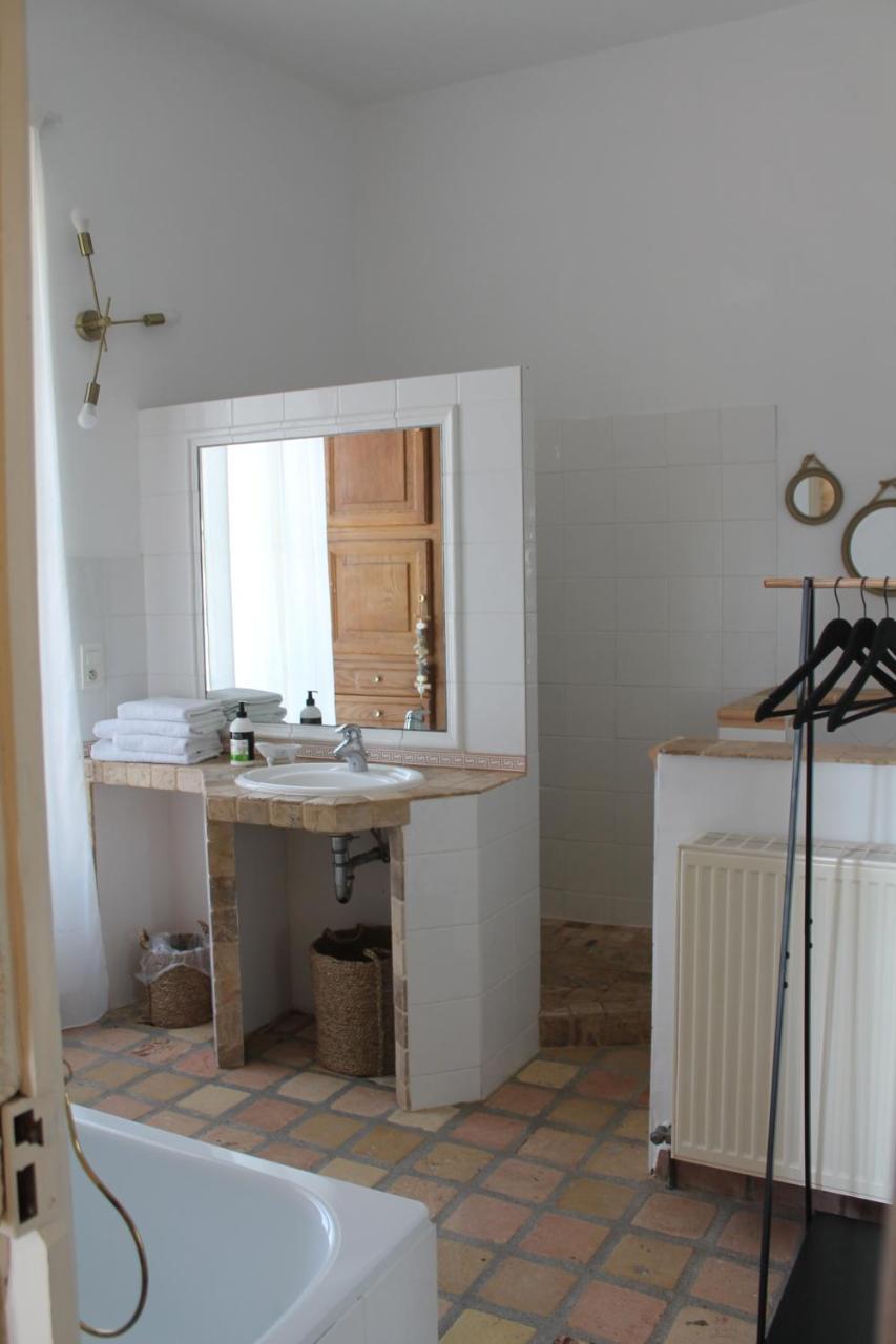 La Demeure Bed And Breakfast Aubais Bagian luar foto